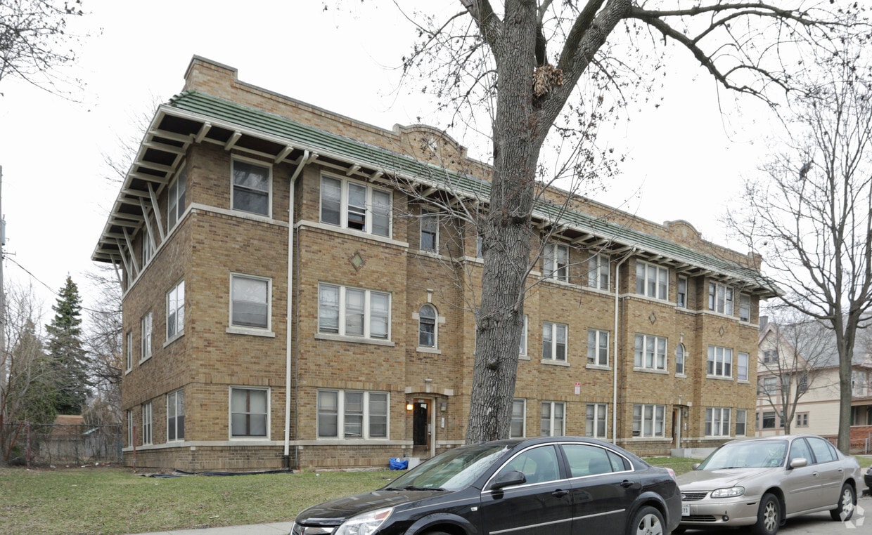 28042810 W Kilbourn Ave, Milwaukee, WI 53208 Apartments in Milwaukee