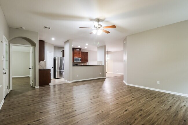 Foto del edificio - 2815 Lexington Park Dr