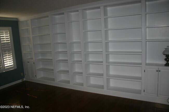 Foto del edificio - 2334 Holly Leaf Ln