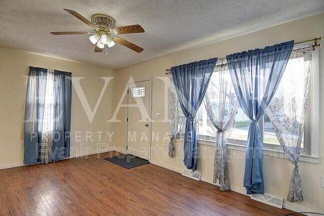 Foto del edificio - 113 Oakwood Ave