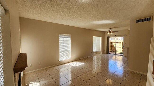 Foto del edificio - 7575 Cambridge St