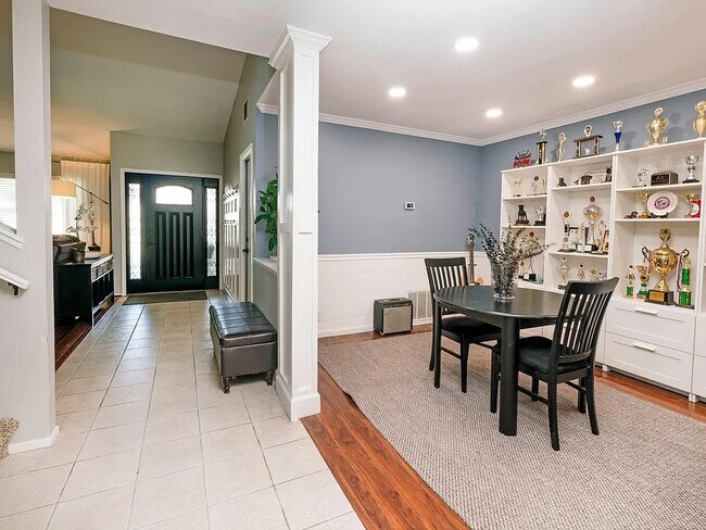 Office Space or Library - 4207 Rimcrest Dr