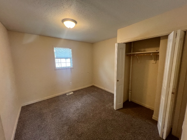 Foto del edificio - 1349 E Walnut St