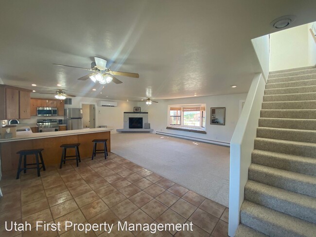 Foto del edificio - 4 br, 4 bath House - 370 N 100 E