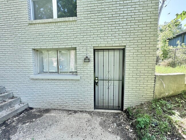 Building Photo - 2876 Cela Rd