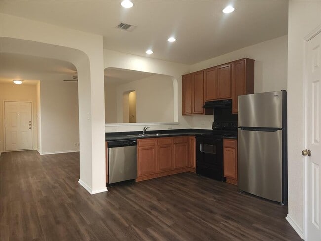 Building Photo - 205 Beech Dr