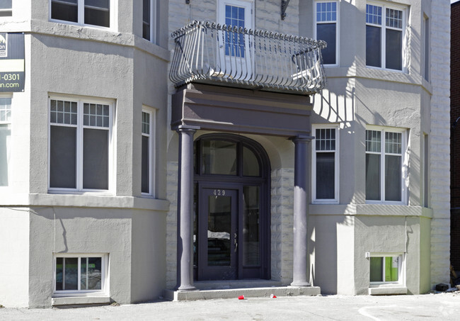 Photo du bâtiment - Daly Court Apartments