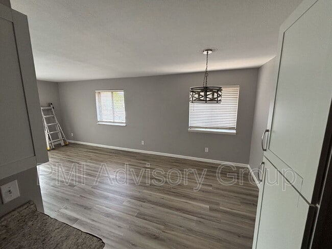 Building Photo - 3101 SW Macvicar Ave