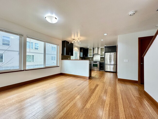 Building Photo - Modern 3-Bedroom Townhome with Stunning Ro...