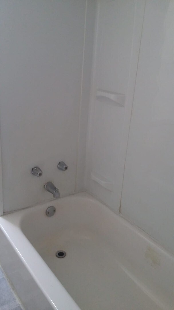 Building Photo - 5 beds 2 bath