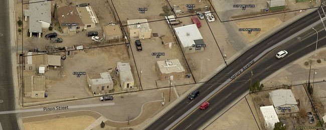 Building Photo - 425 Pinon St