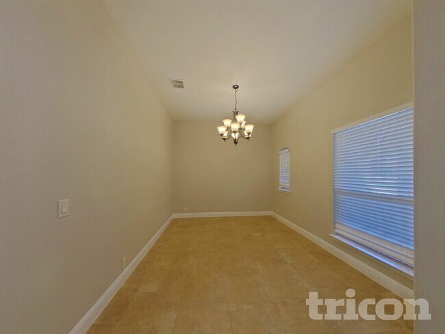 Foto del edificio - 625 Fox View Dr