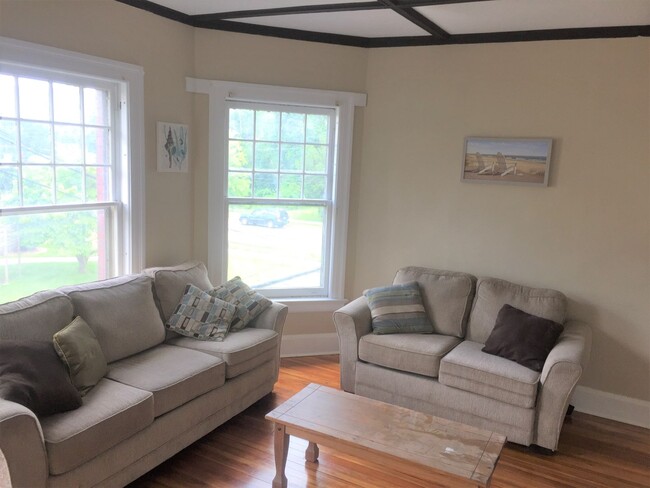 Foto del interior - 6 Riverside Drive, Binghamton NY-available...