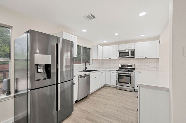 Building Photo - 10572 Bilbrook Place Austin, TX 78748