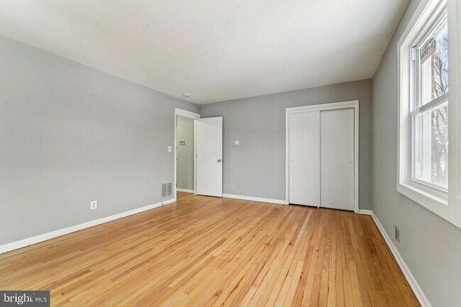 Foto del edificio - 2711 Shirey Ave