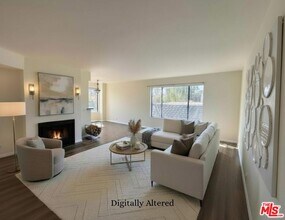 Building Photo - 10960 Bluffside Dr