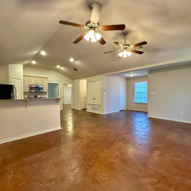 Building Photo - Taylors Crossing 2300