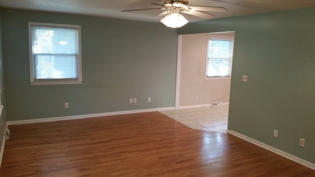Building Photo - 4 bedroom, 2 bath east side home with upda...
