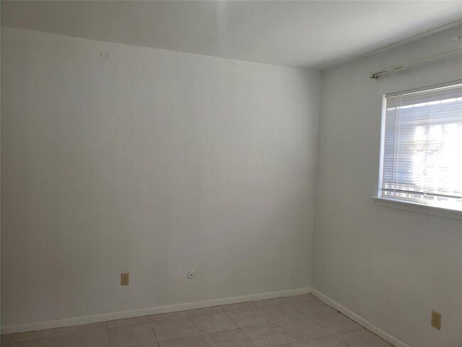 Building Photo - 15051 Woodforest Blvd