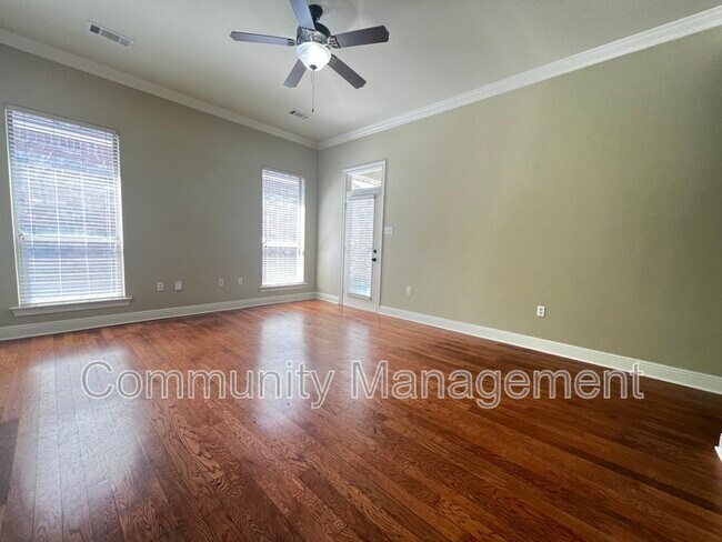 Building Photo - 610 Spring Cove Dr