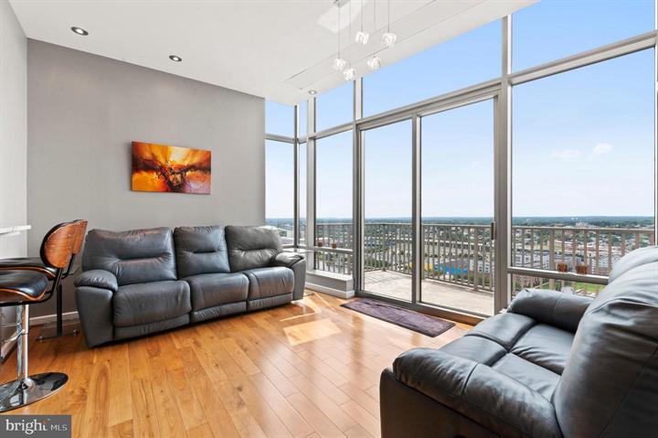 Floor to Ceiling Windows - 105 Christina Landing Dr