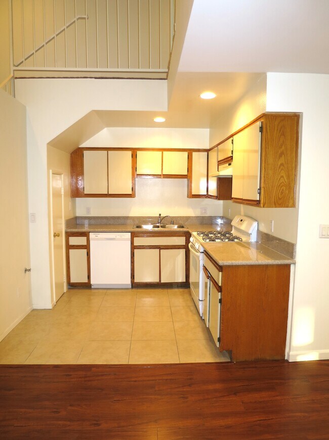 Foto del edificio - 458 W Elk Ave