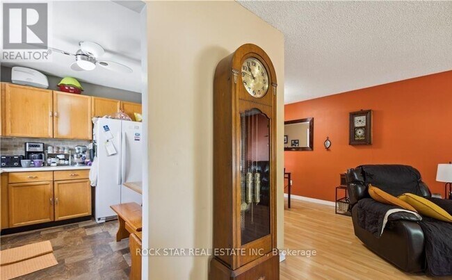Photo du bâtiment - 203 Commercial St
