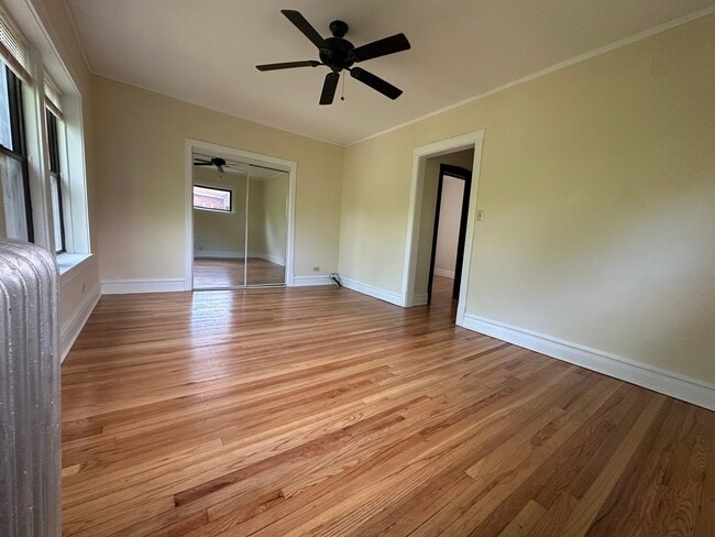 Building Photo - 4614 N Sacramento Ave