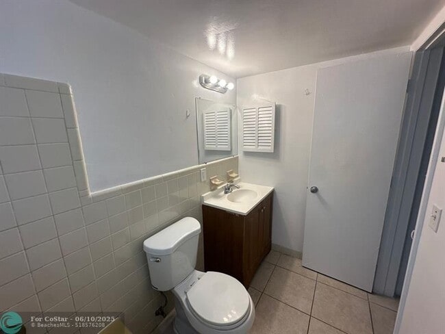 Building Photo - 460 Sunshine Dr