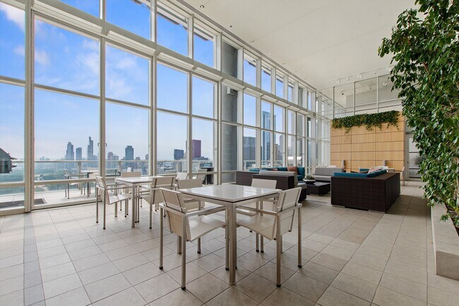 Foto del edificio - 340 E Randolph St