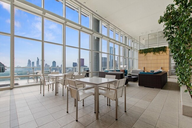Foto del edificio - 340 E Randolph St
