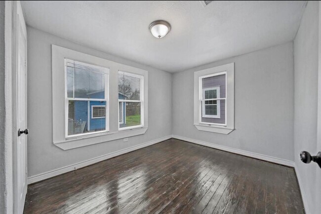 Building Photo - 2205 Sumpter St