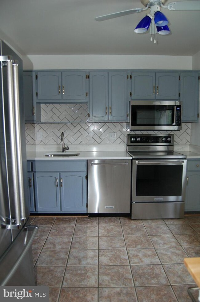 Building Photo - 31 Gold Kettle Ct