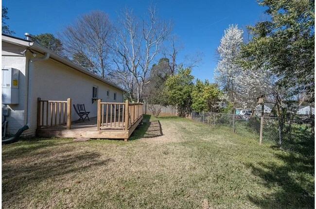 Foto del edificio - AVAILABLE MAY 15TH!