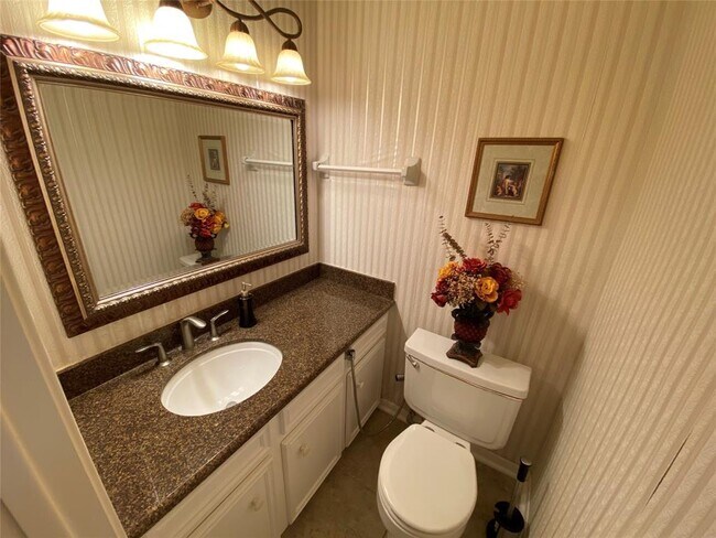 Building Photo - 926 Montview Dr