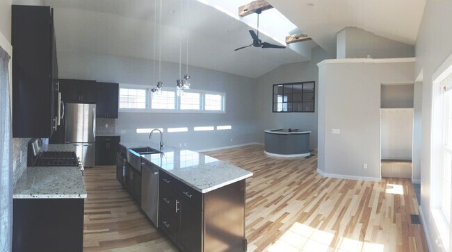 Building Photo - 1054 Clintonville Rd