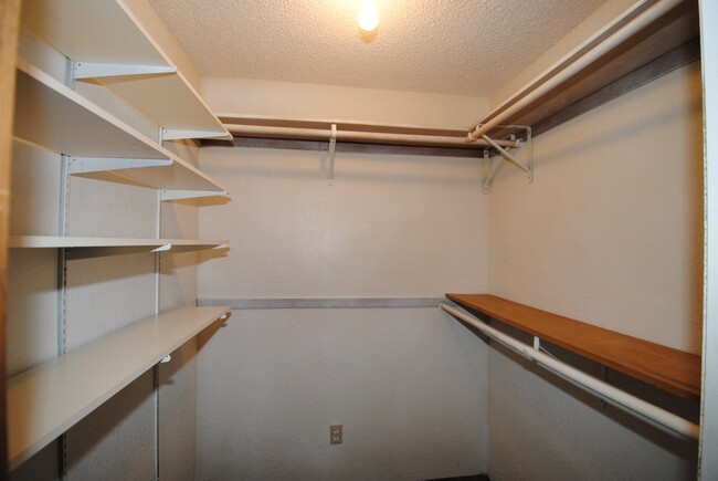 Building Photo - 795 Keeling Rd