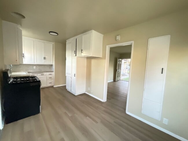 Building Photo - gardengrove11632-36