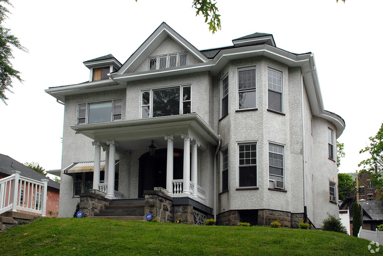814 Clay Ave, Scranton, PA 18510 Apartments in Scranton, PA