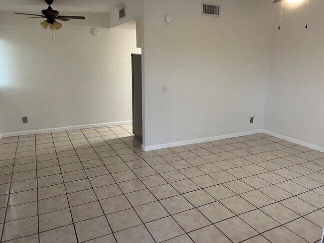 Building Photo - 1037 E Prince Rd