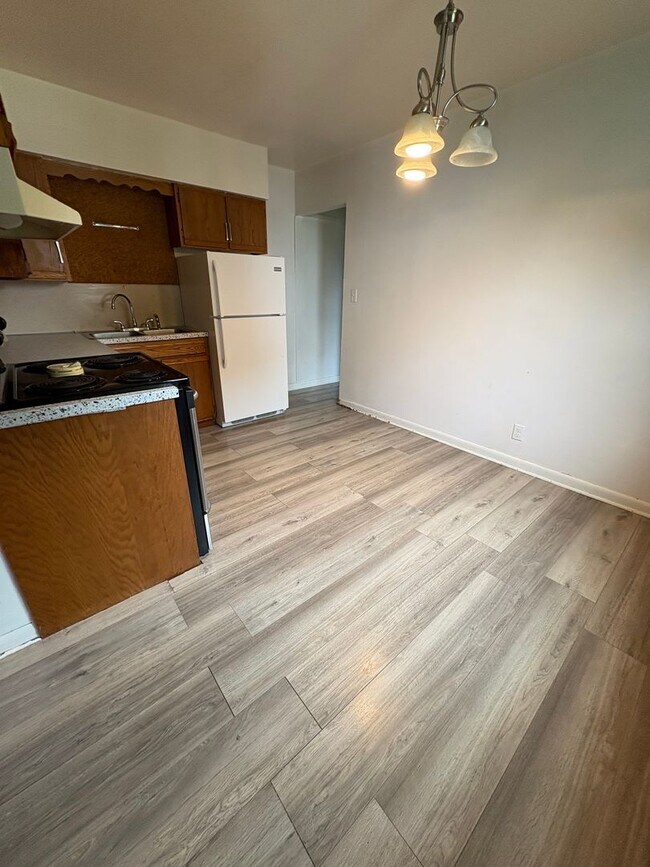 Foto del edificio - 515 W Oak St