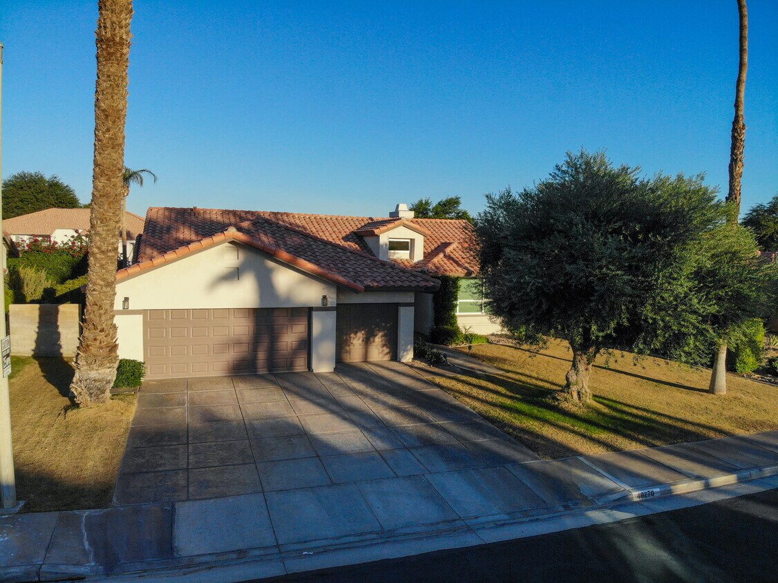 Primary Photo - 40270 Eastwood Ln