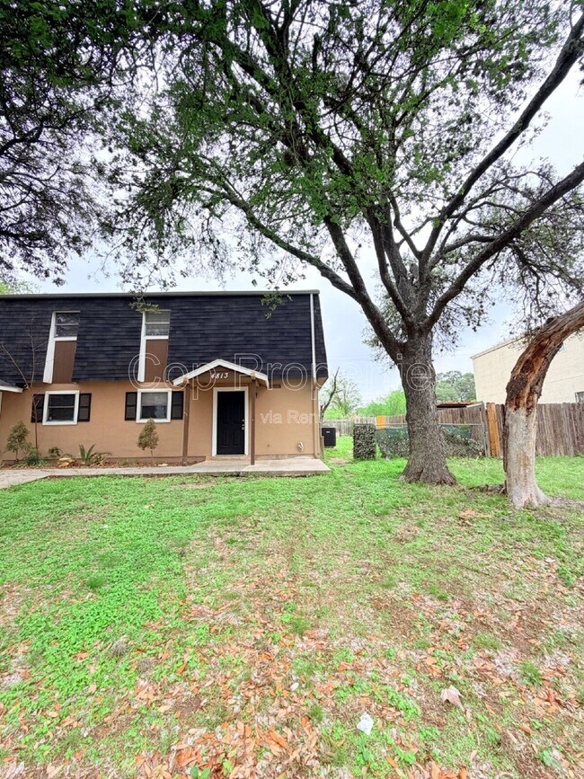 Foto del edificio - 4813 Fred May Dr