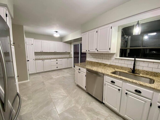 Building Photo - 7852 Forest Edge Dr