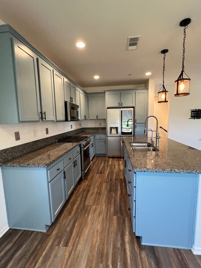 Foto del edificio - Three bedroom three bathroom home in Otay Mesa