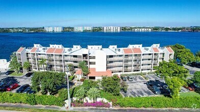 Building Photo - 115 Lake Emerald Dr