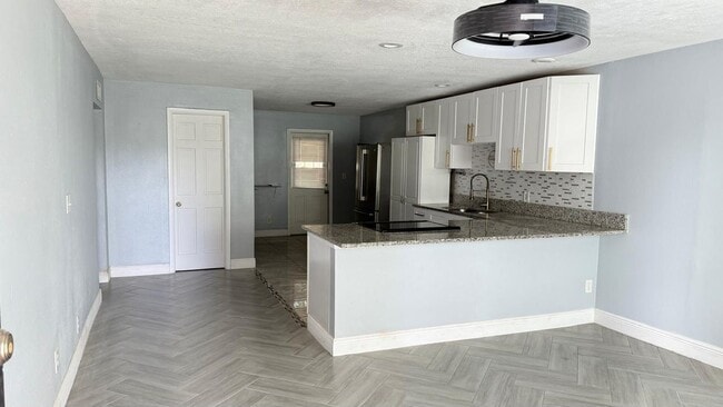 Building Photo - 1760 Tee Dee Ln