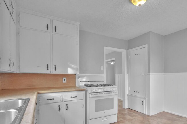 Building Photo - 2205 39th St