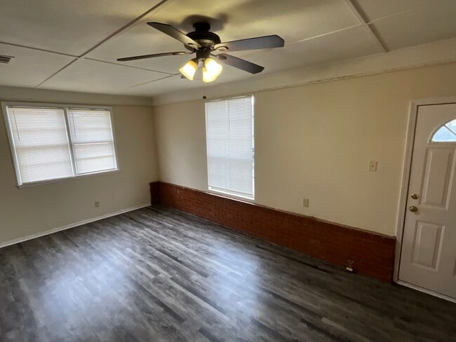 Foto del edificio - 1939 Driftwood Ave