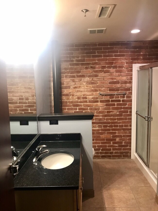 Foto del edificio - Beautiful Loft in Downtown Springfield